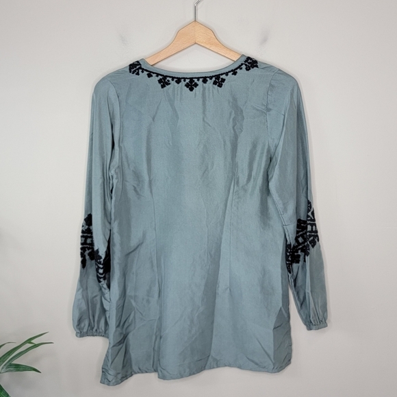 NWT Rungolee | Masaba Gray Black Floral Embroidered Tunic Blouse Size XS - Picture 3 of 7